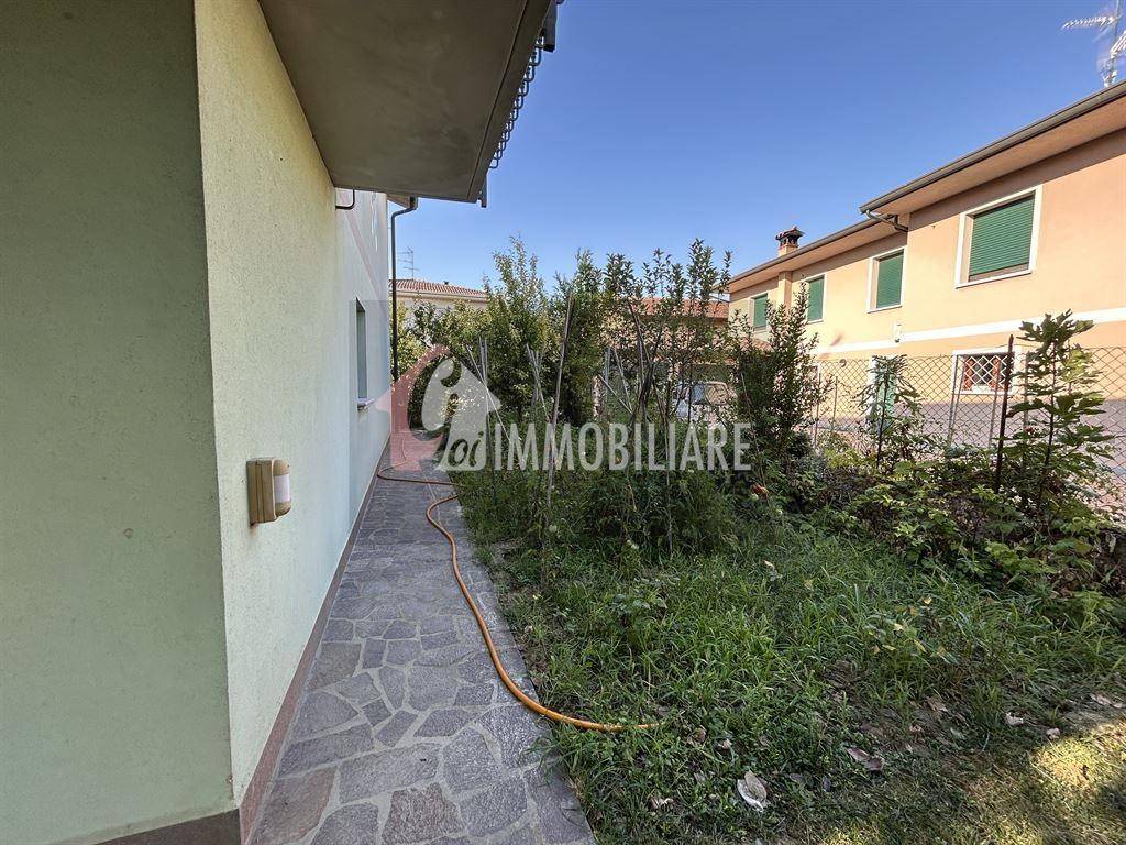Villa a Rivarolo mantovano in VIALE MANFREDINI, 1 - Foto 4