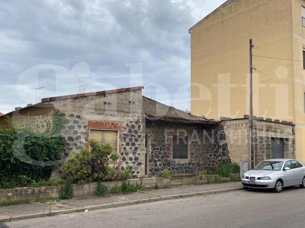 Casa indipendente a Oristano in VIA CAMPANIA, 115 - Foto 2