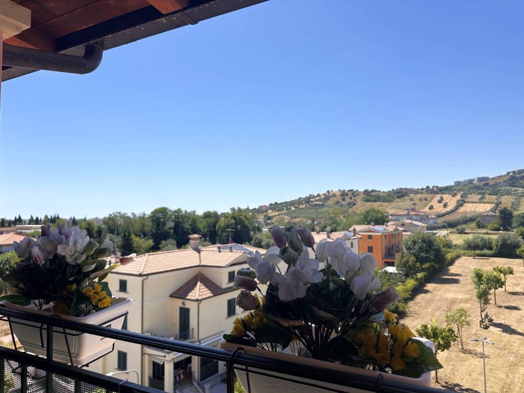 Appartamento a Alba adriatica in Via Cleto Parere, 11 - Foto 2