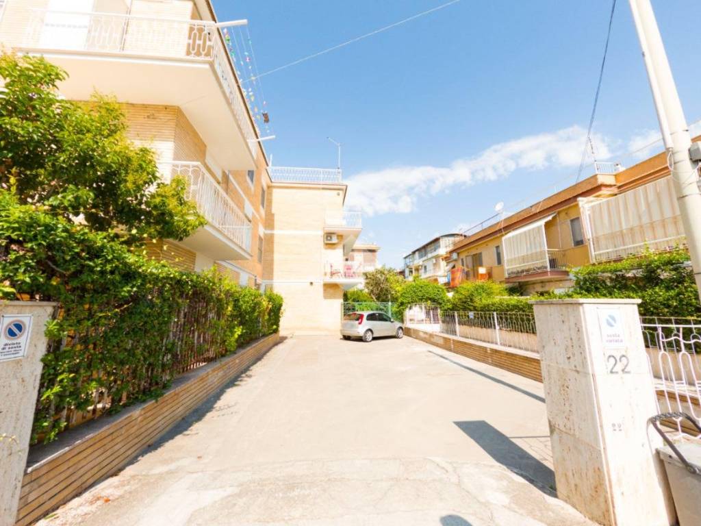 Appartamento a Manfredonia in Viale Cardinale B. della Cueva, 32 - Foto 3