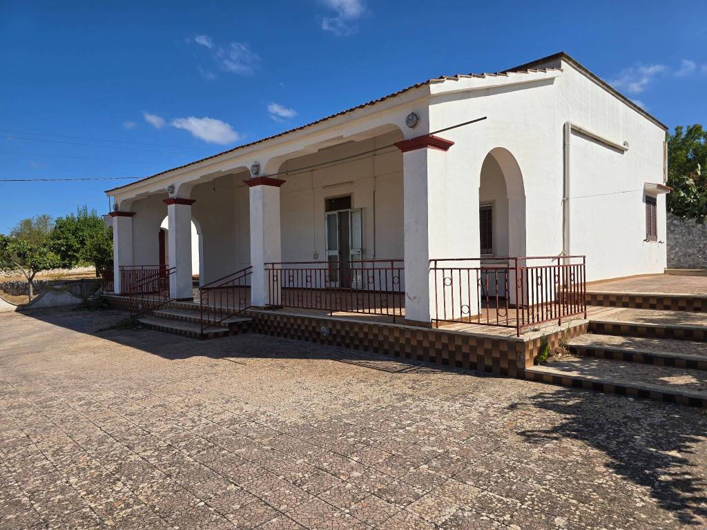 Villa a Ostuni in Strada Provinciale Ostuni-Francavilla Fontana, 9 - Foto 3