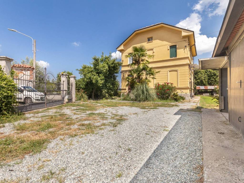 Casa indipendente a Revello in via tetti pertusio, 5 - Foto 3