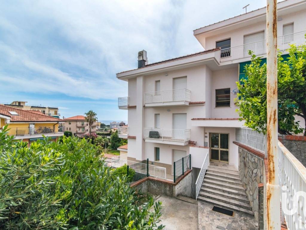 Appartamento a Ceriale in Via San Bernardo, 10 - Foto 2