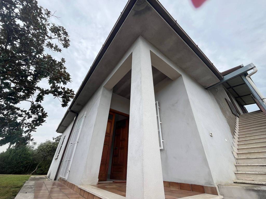 Villa a Aprilia in Via Plutone, 1 - Foto 2