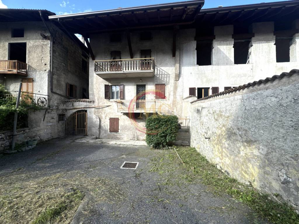 Casa indipendente a Comano terme in Via Maffei, 44 - Foto 2