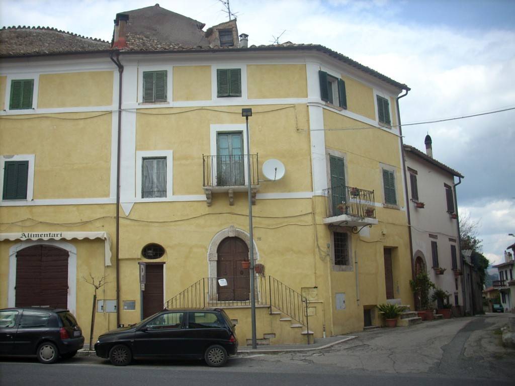 Appartamento a Castelnuovo di farfa in Via Roma, 75 - Foto 2