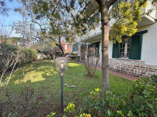 Villa a Camaiore in Via Arturo Ferrarin, 52 - Foto 3