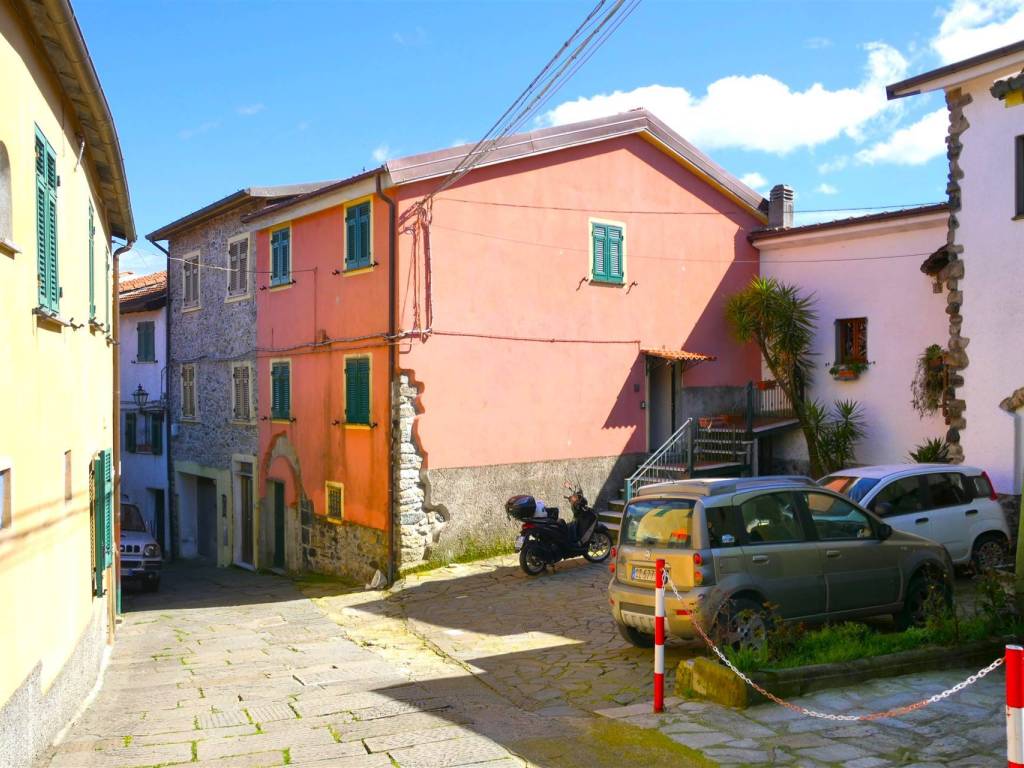 Casa indipendente a Carrodano in Via Maestra , 31 - Foto 2