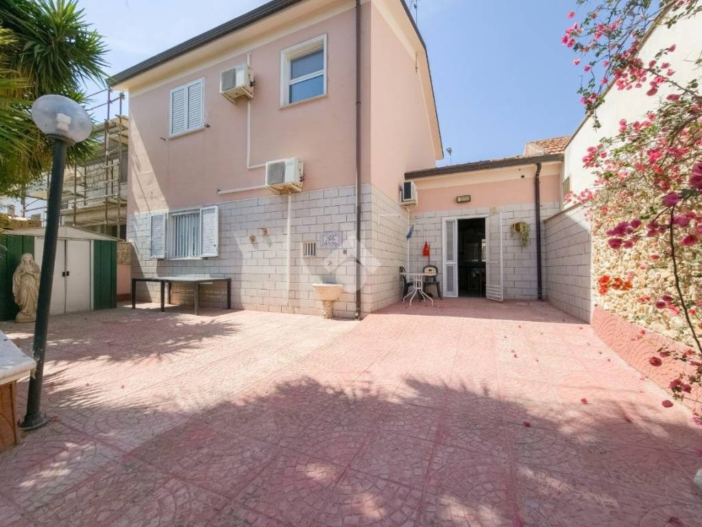 Casa indipendente a Manfredonia in Via Ruggiano, 13 - Foto 3