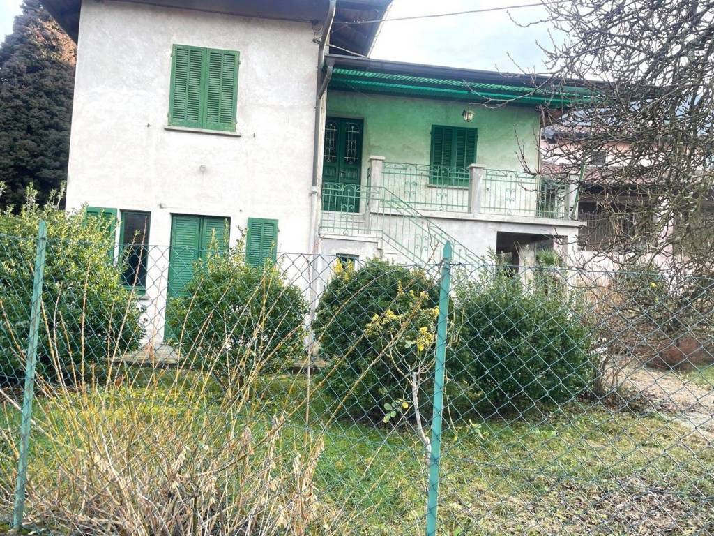 Villa a Castelveccana in Via Cesare Battisti , 21 - Foto 2