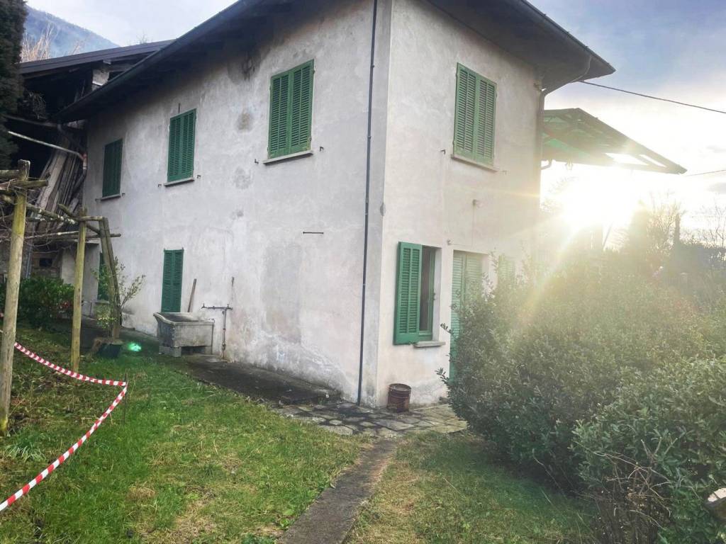 Villa a Castelveccana in Via Cesare Battisti , 21 - Foto 3