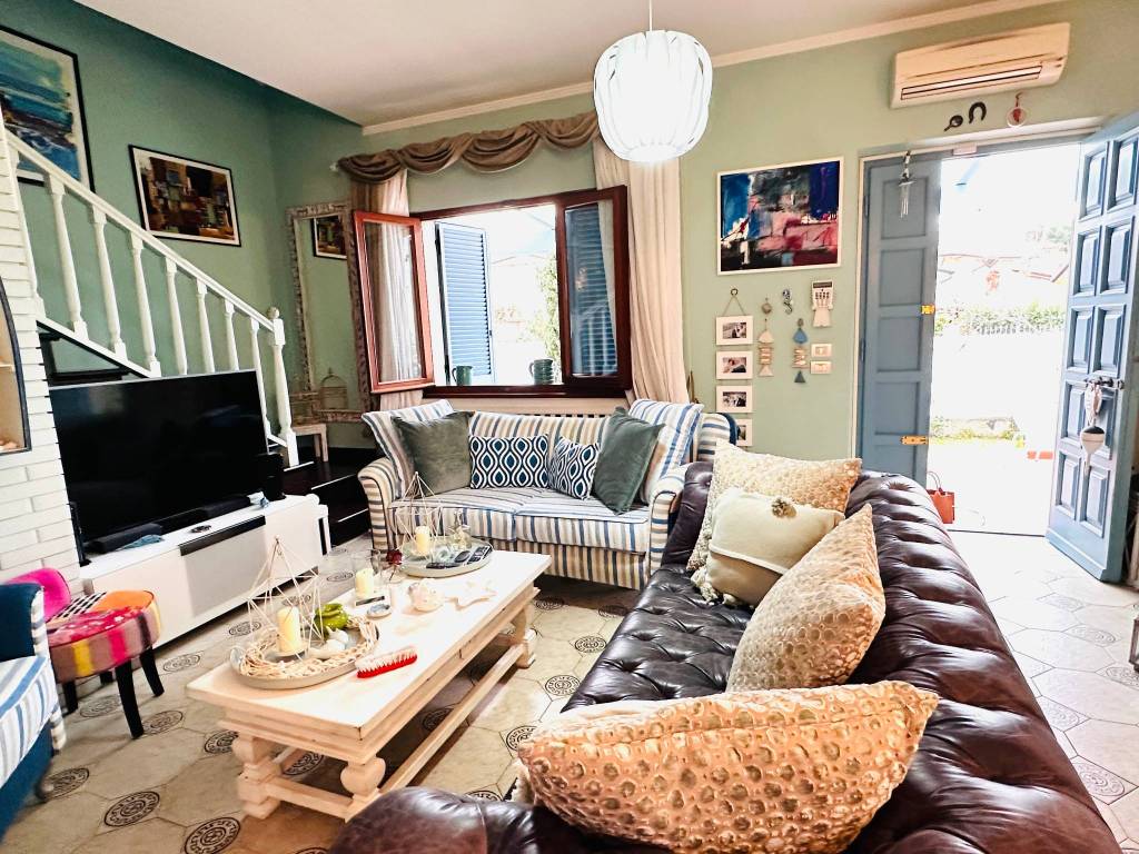 Villa a Pietrasanta in Via Alessandro Manzoni, 72 - Foto 3