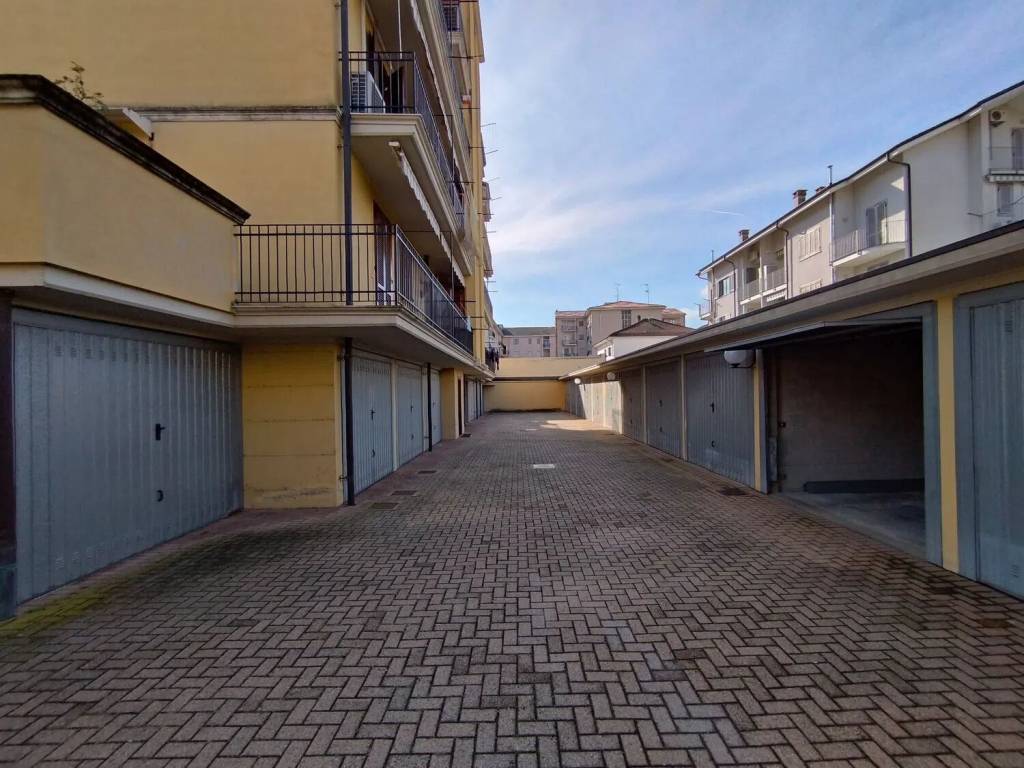 Box / garage a Santhià in Via Dante Alighieri - Foto 2