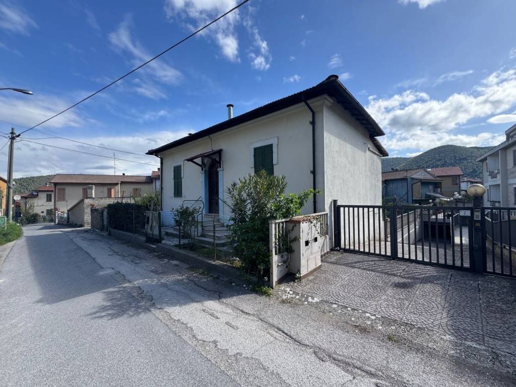 Casa indipendente a Terni in Casetta in Strada del Rancio Marmore - Foto 2