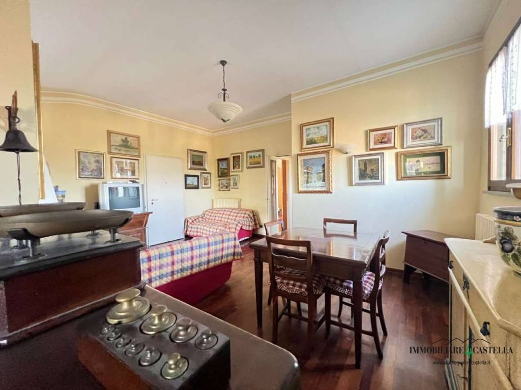 Appartamento a Carpineti in via IV Novembre 63 - Foto 4