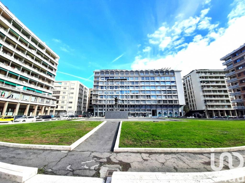 Appartamento a Savona in Piazza Martiri della Libertà, 18 - Foto 2