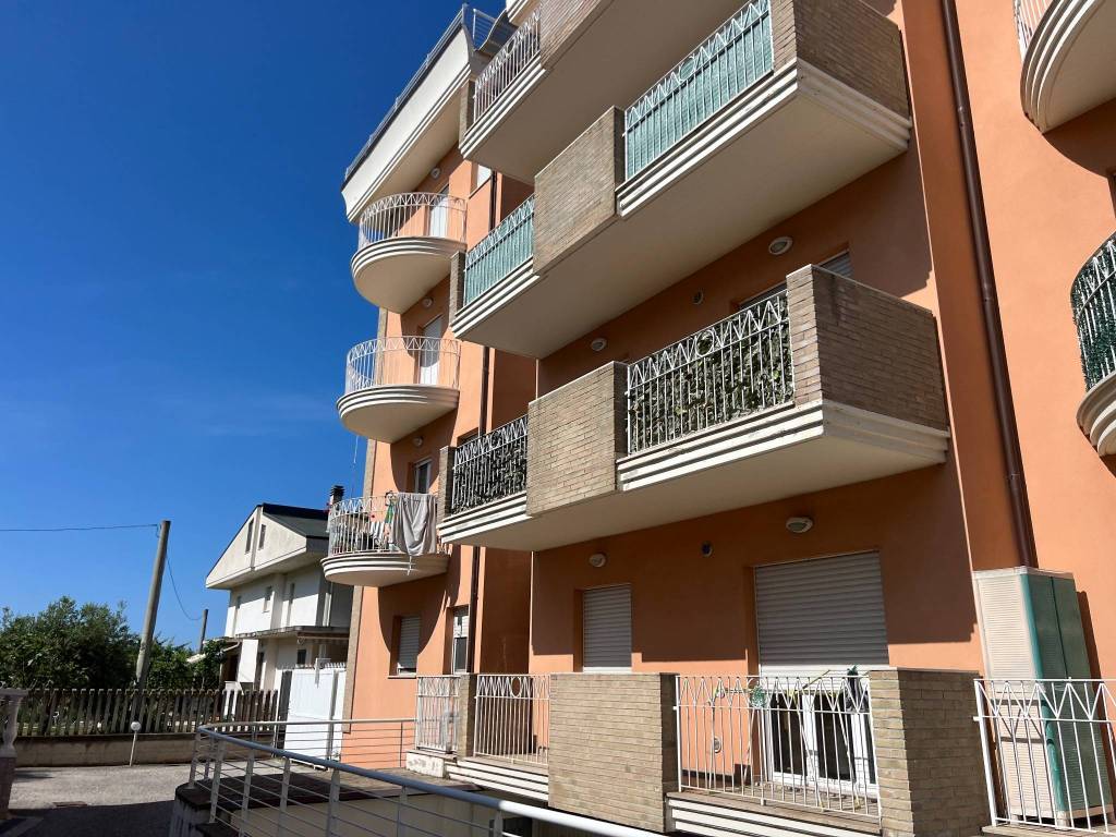 Appartamento a Alba adriatica in Via Adriatica, 45 - Foto 2