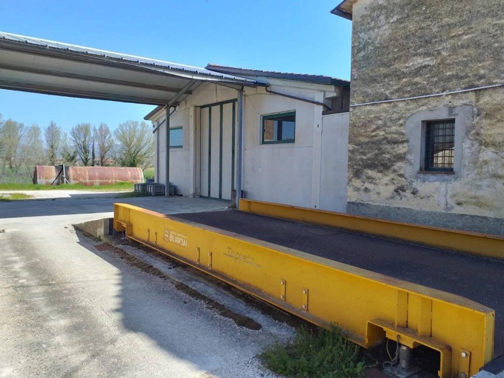 Palazzo / stabile a Bettona in Via Perugia, 1 - Foto 2