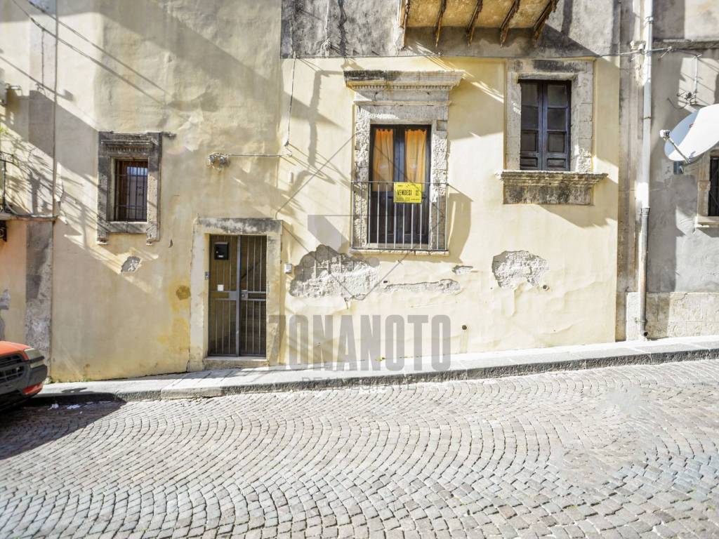 Appartamento a Noto in Via Ascenzo Mauceri, 12 - Foto 2
