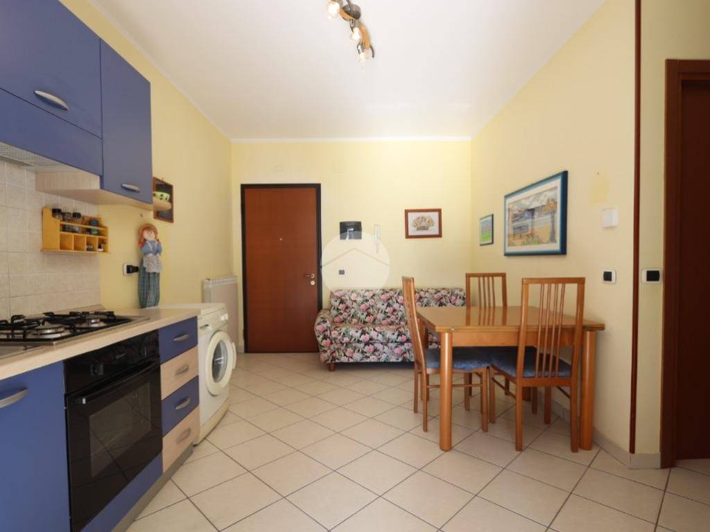 Appartamento a Alba adriatica in Via Renato Capanna, 7 - Foto 2