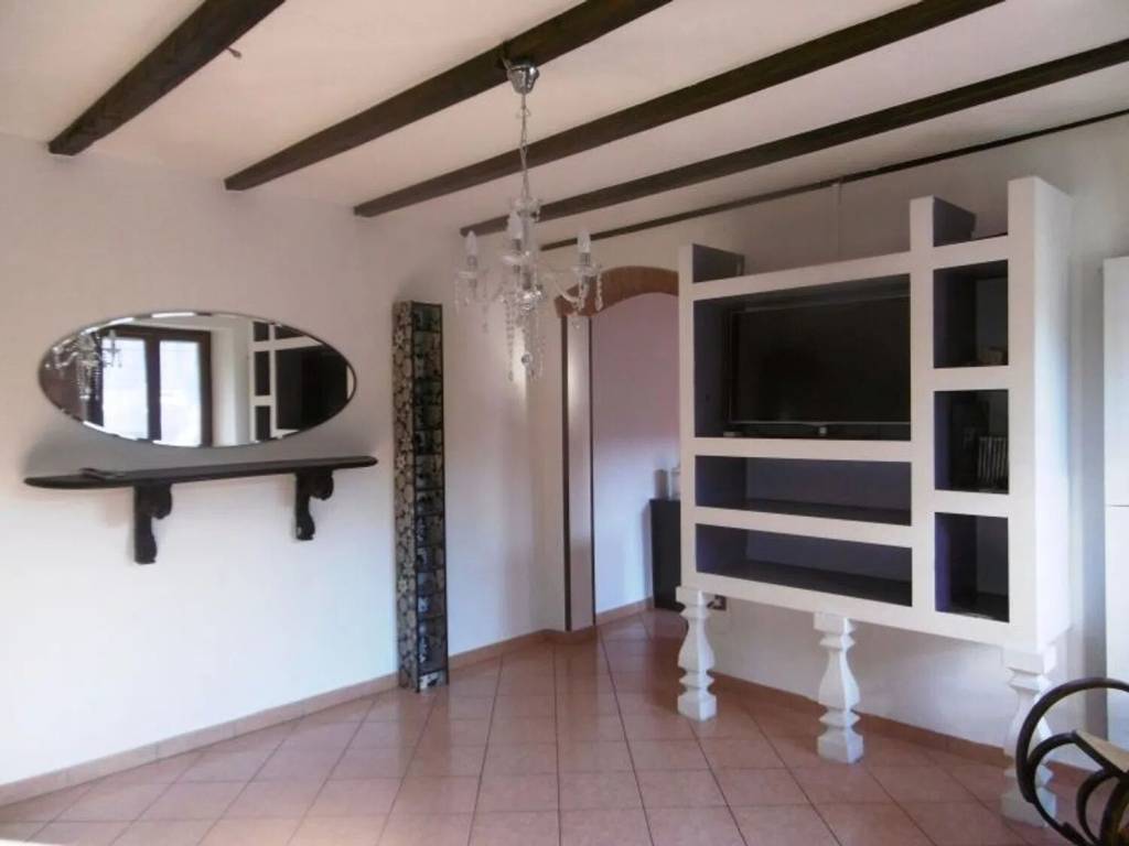 Appartamento a Viggiù in Castagna S.N.C. - Foto 4