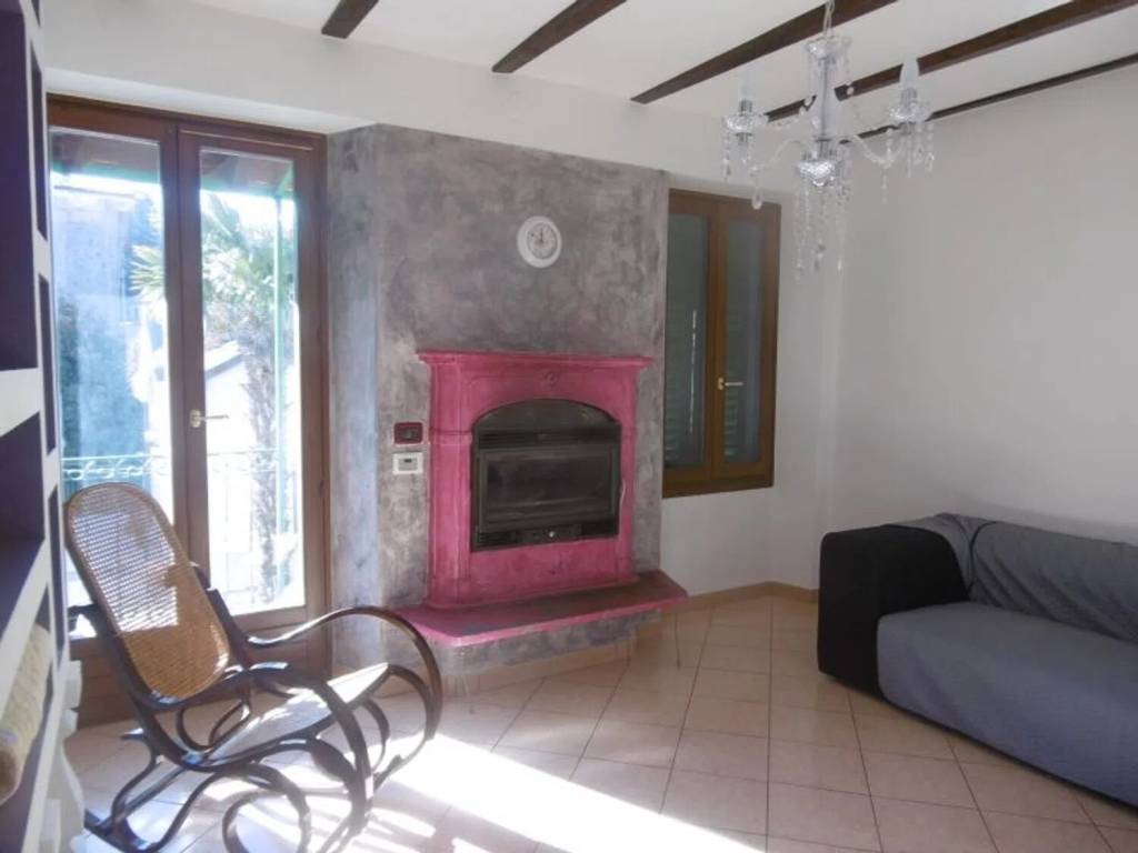 Appartamento a Viggiù in Castagna S.N.C. - Foto 5