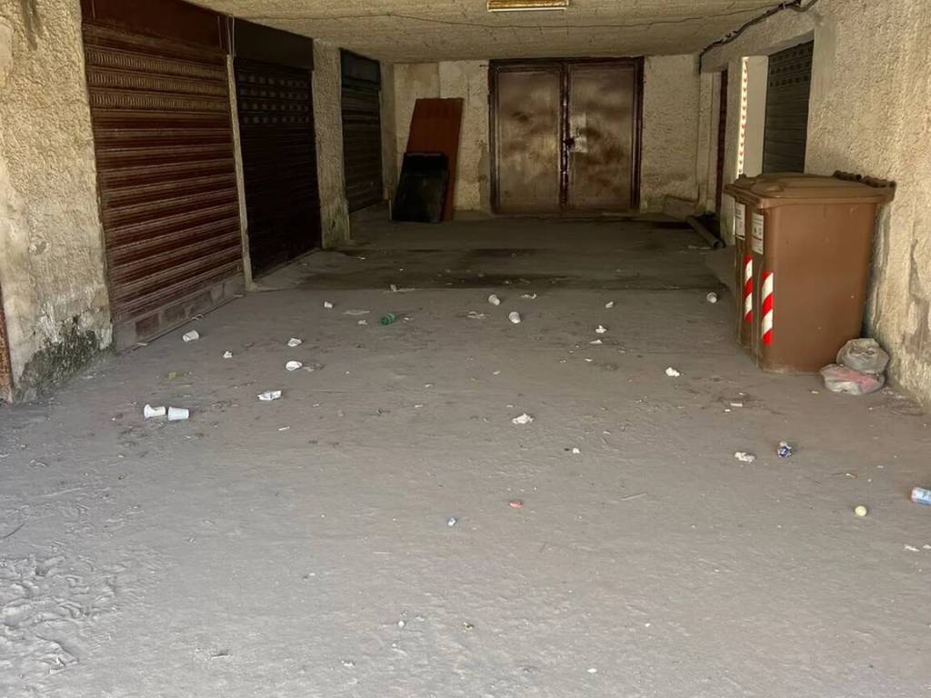 Box / garage a Mondragone in Via Giovanni Verga, 16 - Foto 5