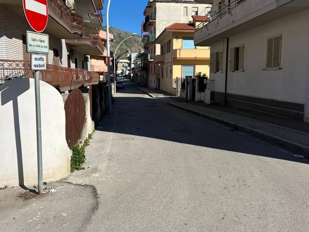 Appartamento a Mondragone in Via Della Rifiorita, 33 - Foto 2
