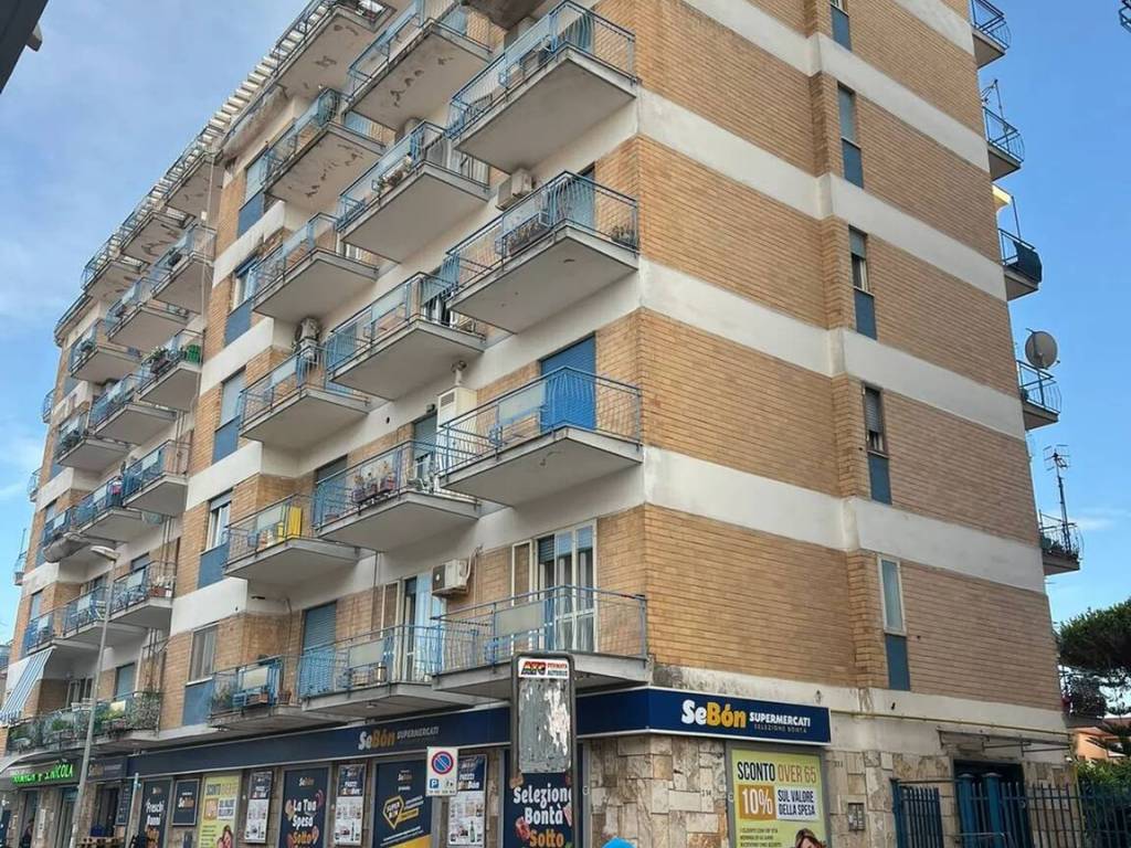 Appartamento a Mondragone in Via Vittorio Emanuele, 191 - Foto 2