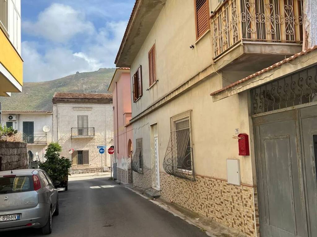 Villa a Mondragone in Via Trento, 57 - Foto 2
