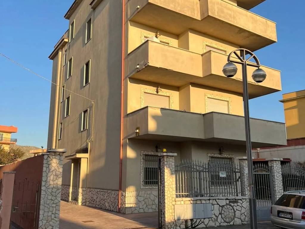 Appartamento a Mondragone in Viale Europa, 41 - Foto 2