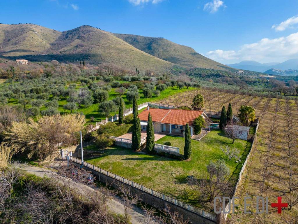 Villa a Fara in sabina in Via Montebello - Foto 2