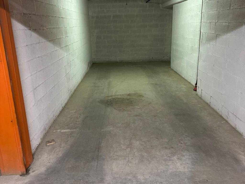 Box / garage a Riccione in Viale Ippolito Nievo, 11 - Foto 2