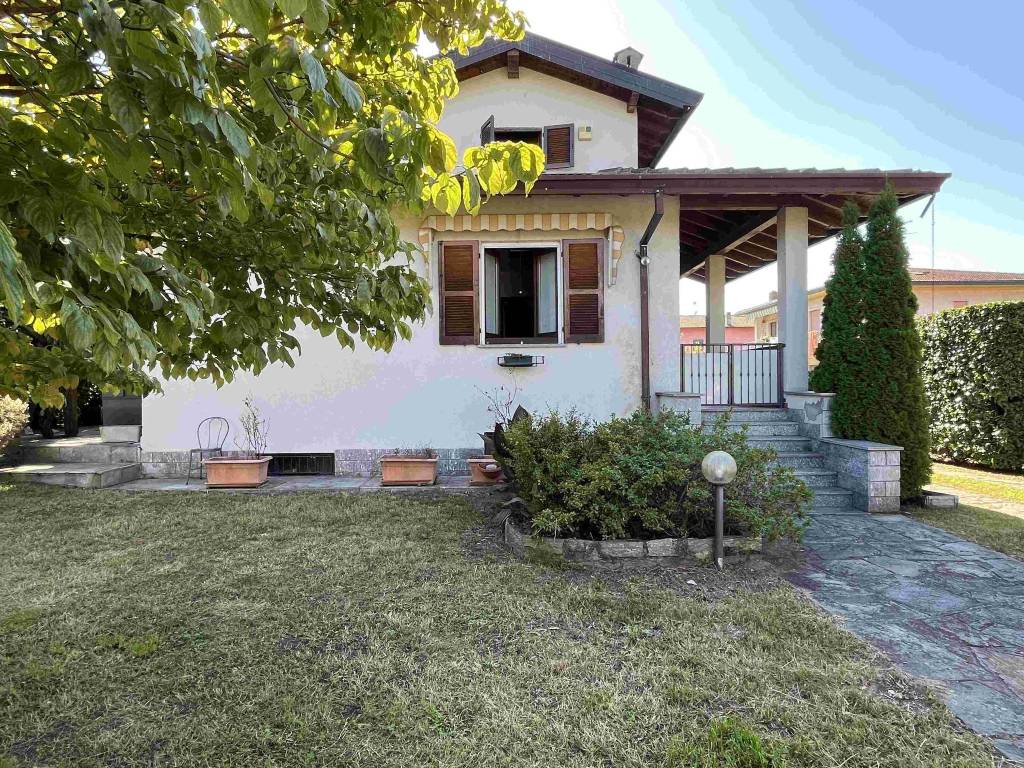 Villa a Angera in Via Francesco Cilea - Foto 3