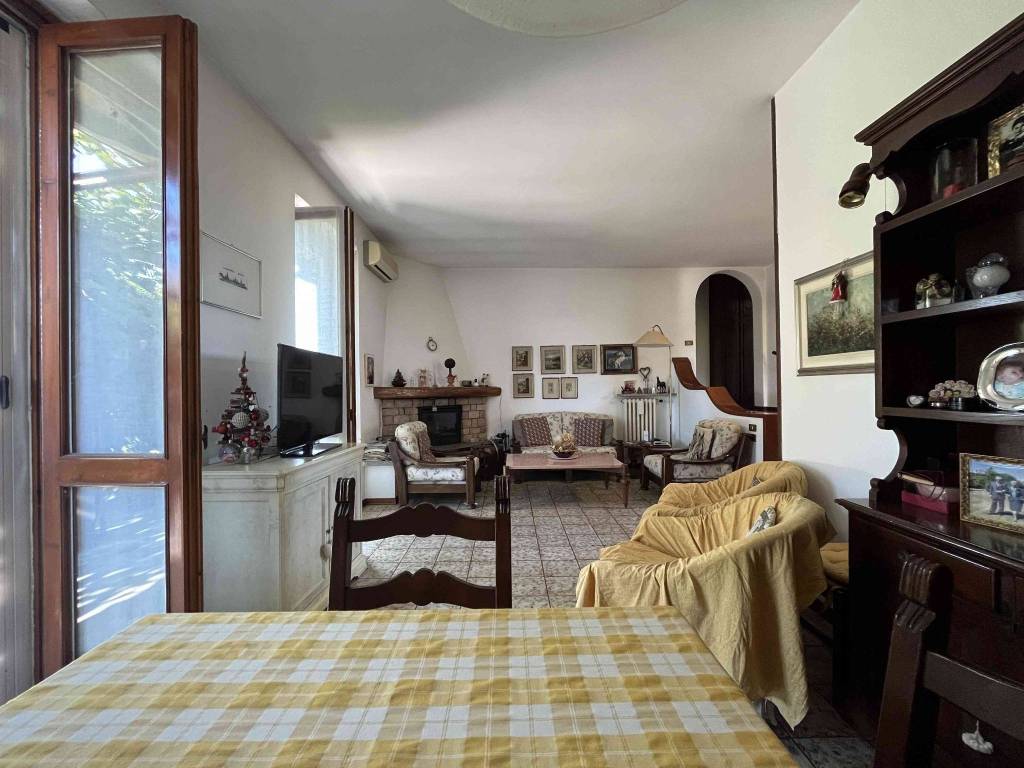 Villa a Angera in Via Francesco Cilea - Foto 4