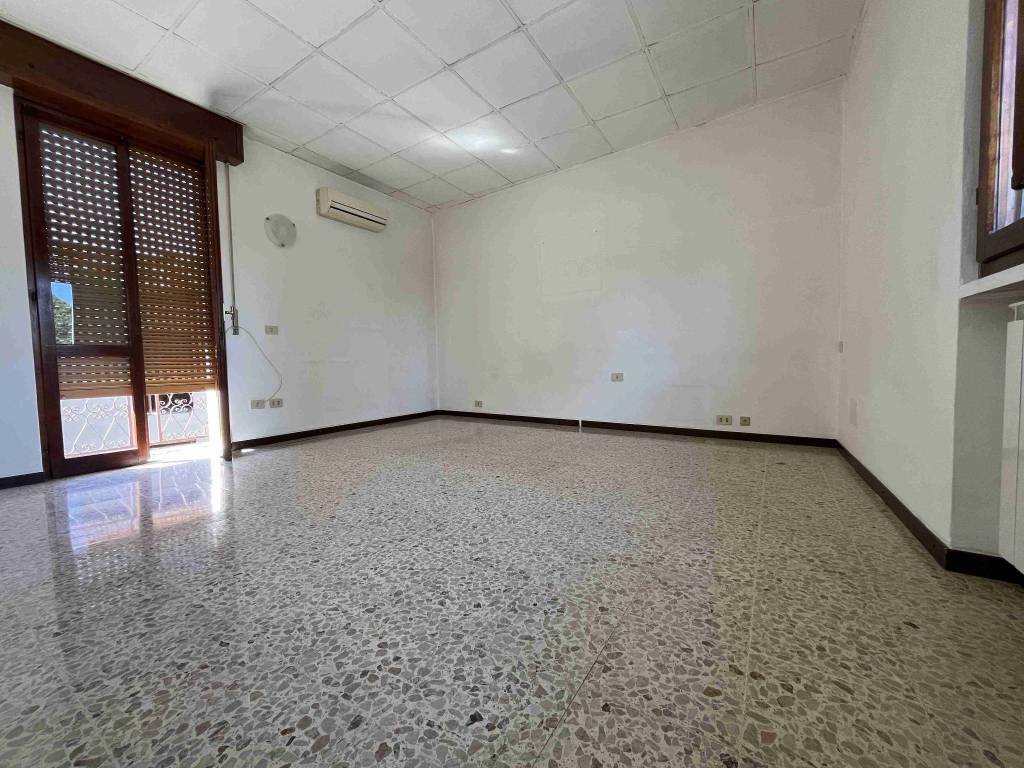 Appartamento a Sesto calende in Largo Dante Alighieri, 2 - Foto 2
