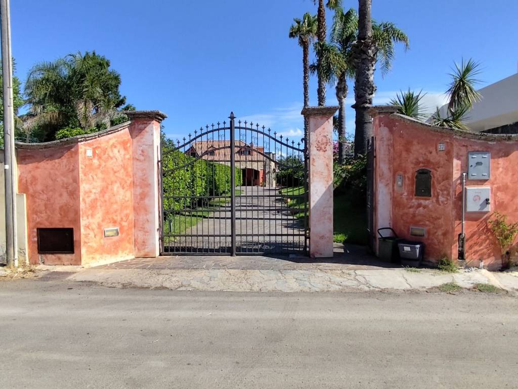 Villa a Casarano in Via Don Luigi Sturzo - Foto 3