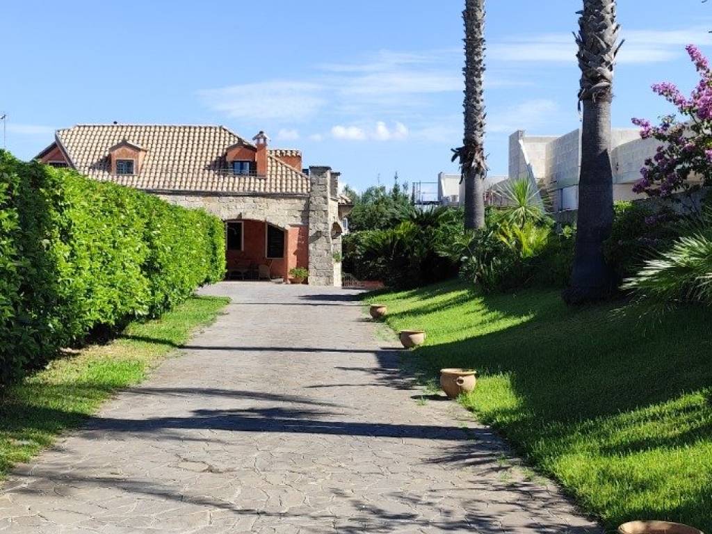 Villa a Casarano in Via Don Luigi Sturzo - Foto 4