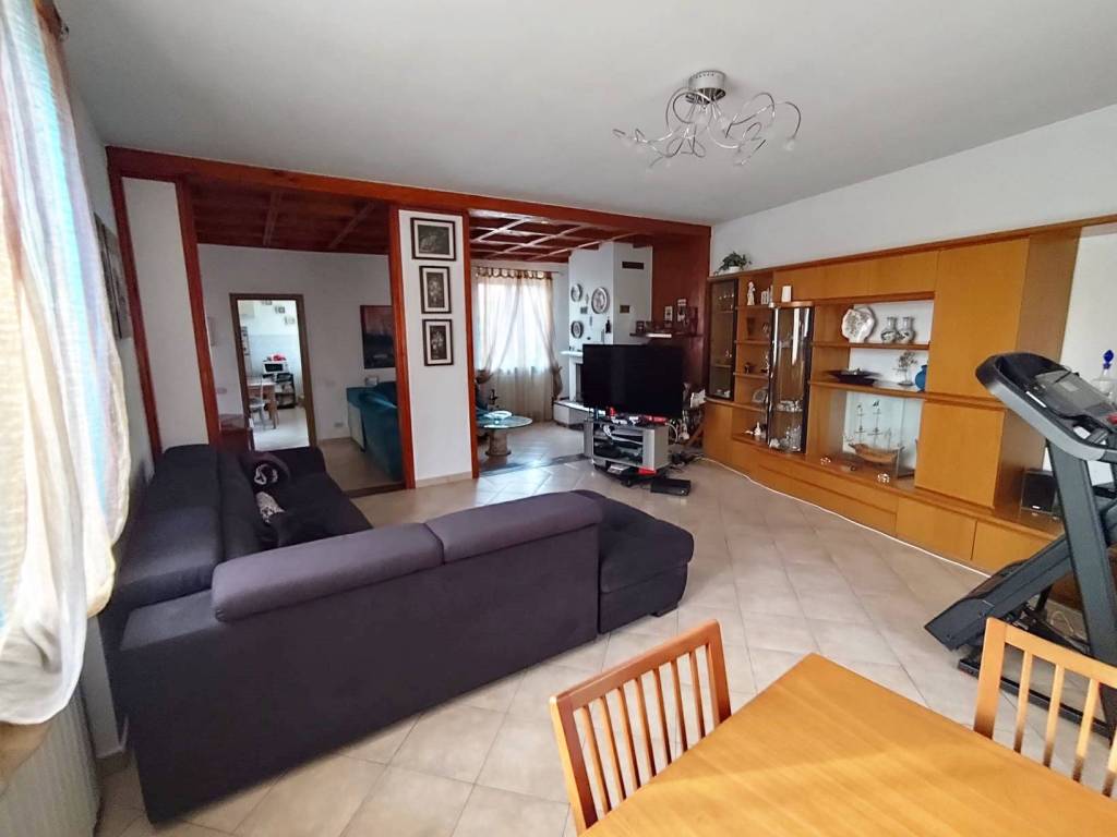 Appartamento a Marnate in Via Roma, 11 - Foto 2