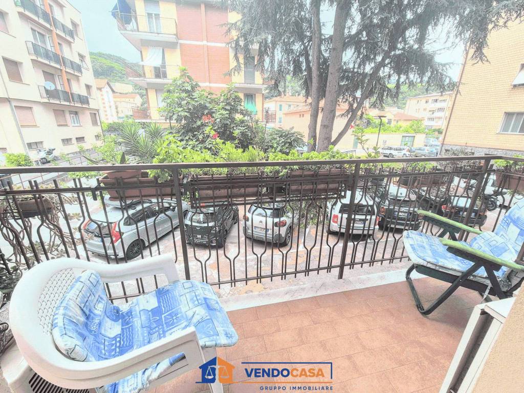 Appartamento a Finale ligure in Viale Dante Alighieri - Foto 2