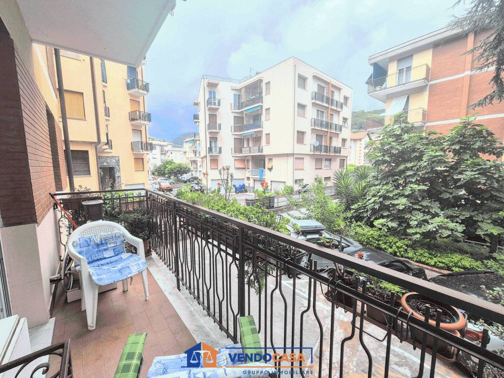 Appartamento a Finale ligure in Viale Dante Alighieri - Foto 4
