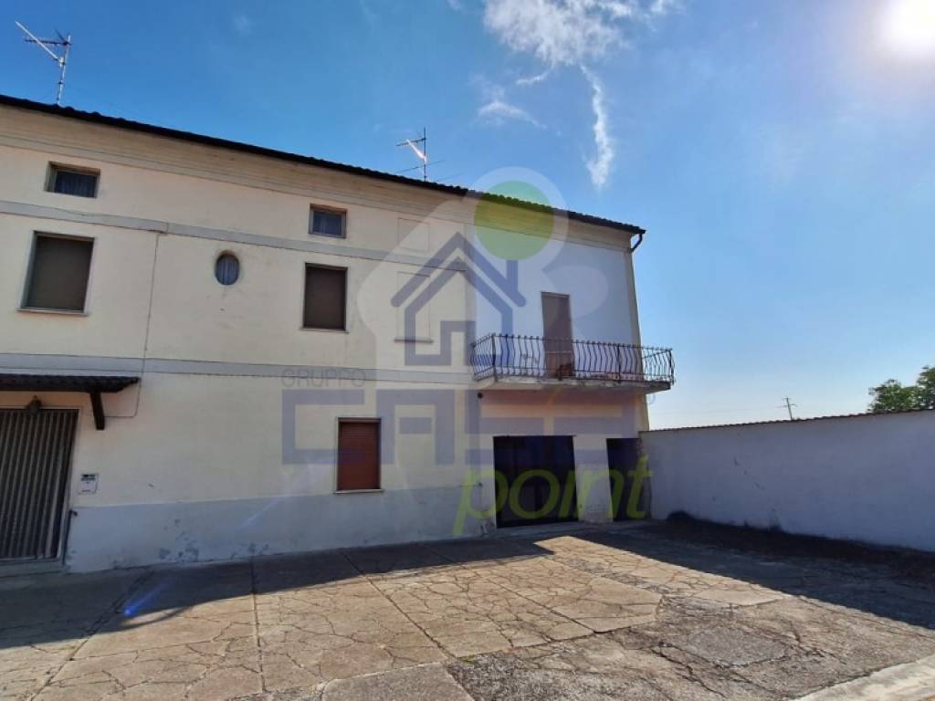 Casa indipendente a Scandolara ripa d'oglio in via Umberto I n. 38 - Foto 2