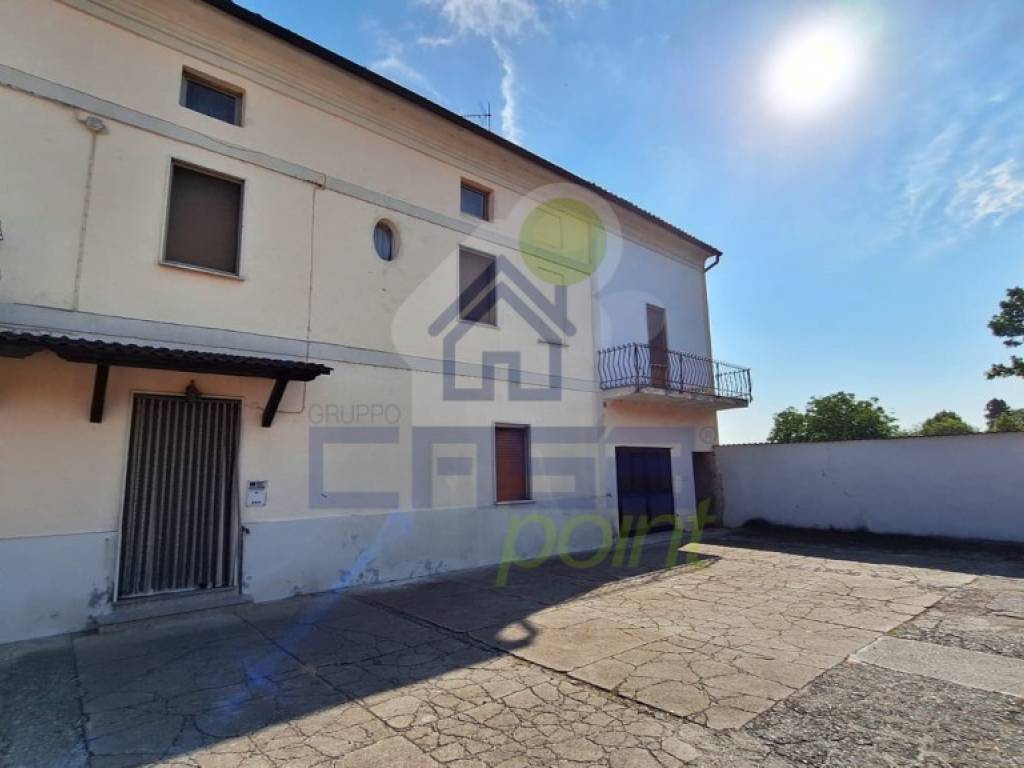 Casa indipendente a Scandolara ripa d'oglio in via Umberto I n. 38 - Foto 3