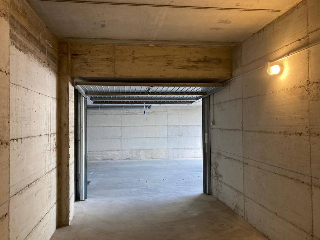 Box / garage a Carugo in Via Vittorio Veneto - Foto 3