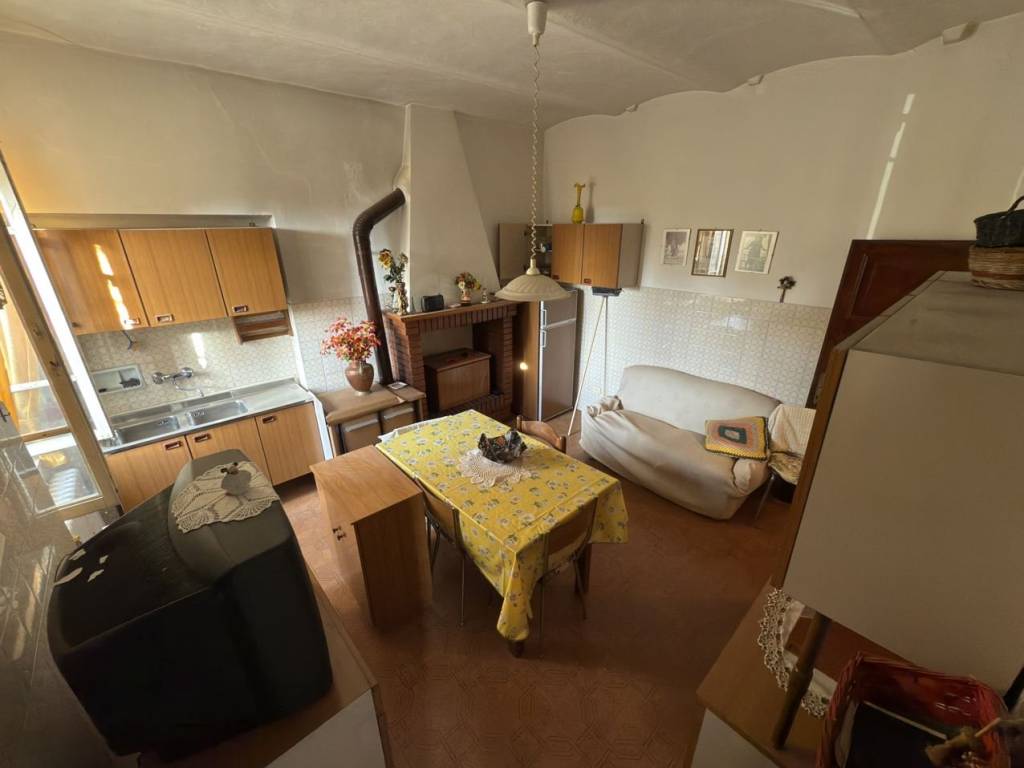 Casa indipendente a Castiglione del lago in Via Fratelli Bandiera - Foto 4
