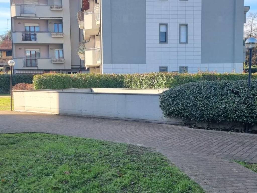 Appartamento a Cornate d'adda in Via Martiri delle Foibe, 10 - Foto 2