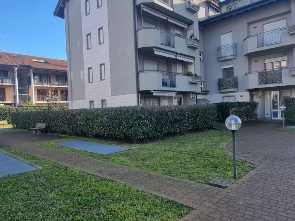 Appartamento a Cornate d'adda in Via Martiri delle Foibe, 10 - Foto 3