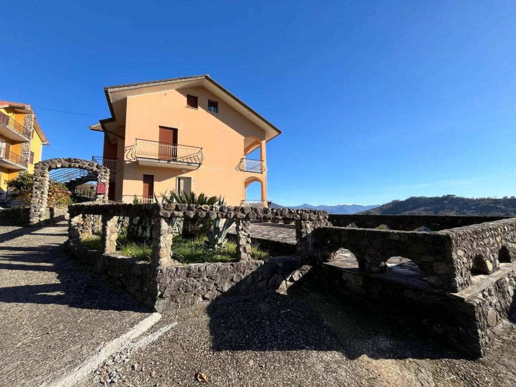 Casa indipendente a San colombano certenoli in Via Giovanni Daveggio - Foto 5