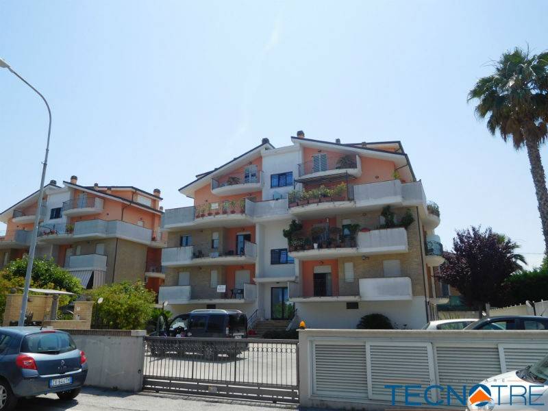 Box / garage a Martinsicuro in Via Dante Alighieri, 8 - Foto 2