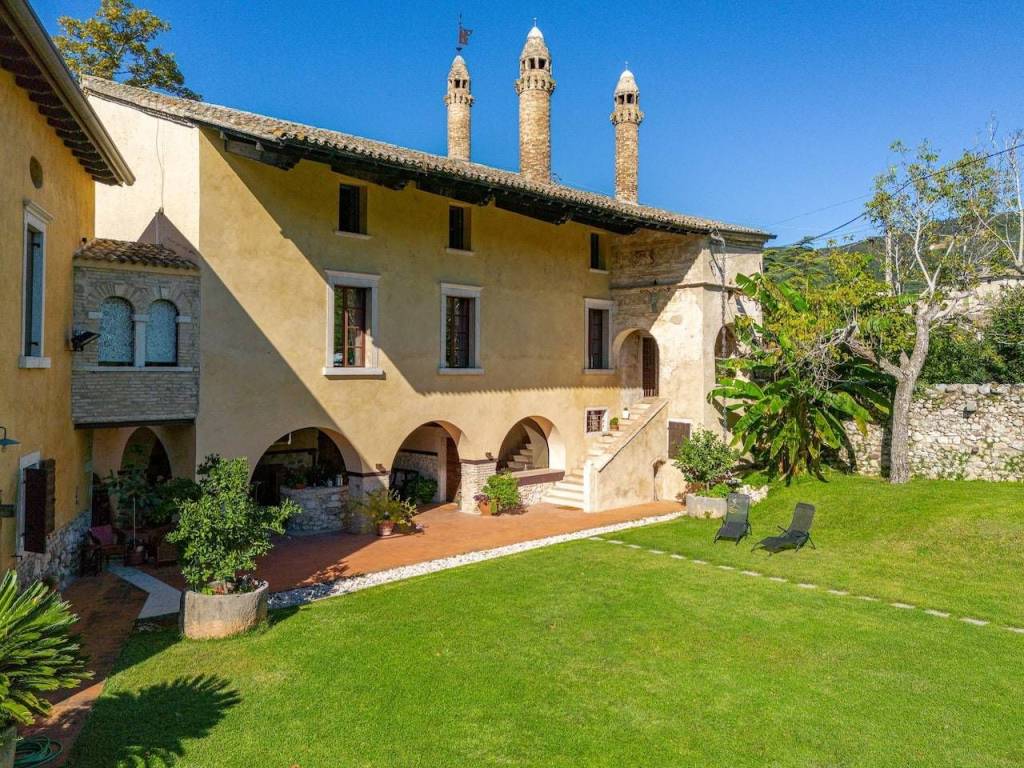 Villa a Caprino veronese in Piazza Roma, 6 - Foto 3